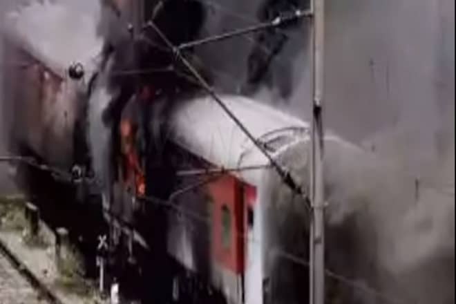 ap express fire, new delhi to vishakhapatnam train catches fire, andhra pradesh express catches fire, madhya pradesh, gwalior, birla nagar station, train fire, damaged coaches