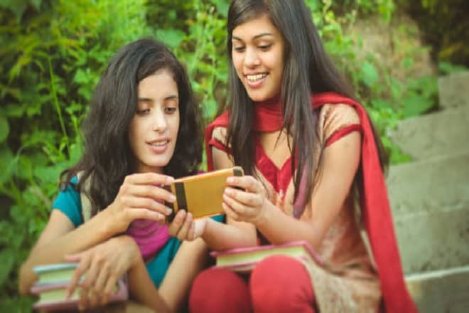 college admissions, college students, mobile phones, india colleges, digital india initiatives, research, anxiety students, fear students, mohammed naved khan, AMU, ICCSR, social networking