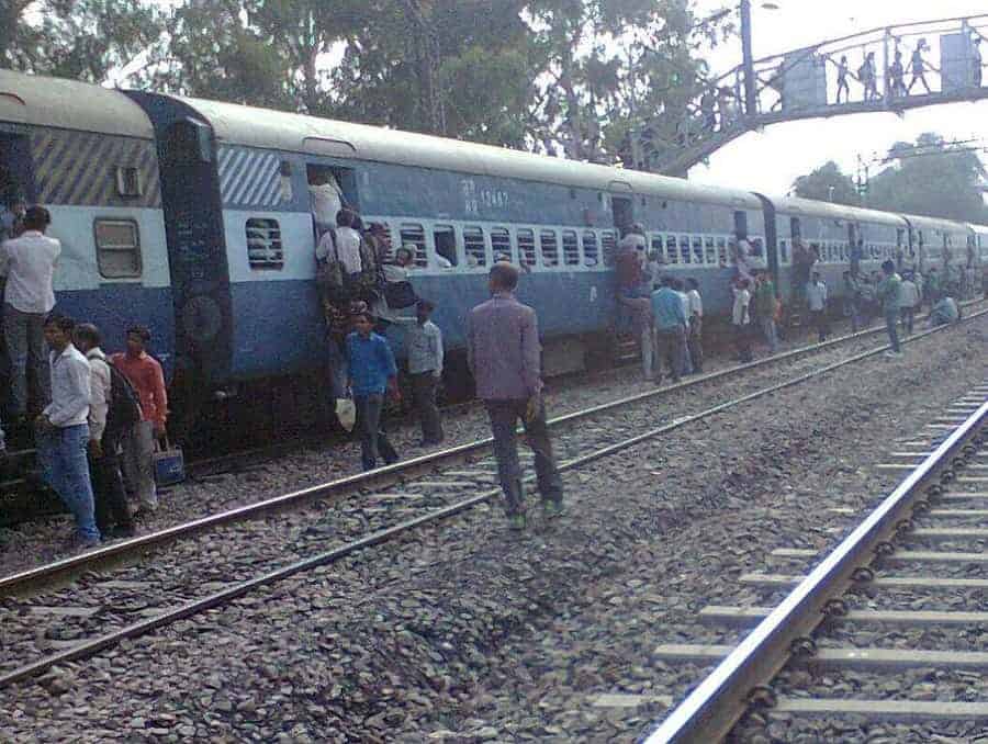 youths jumped in front of train in Alwar