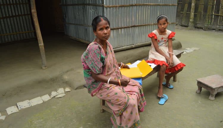Wife and daughter of Ratan Biswas