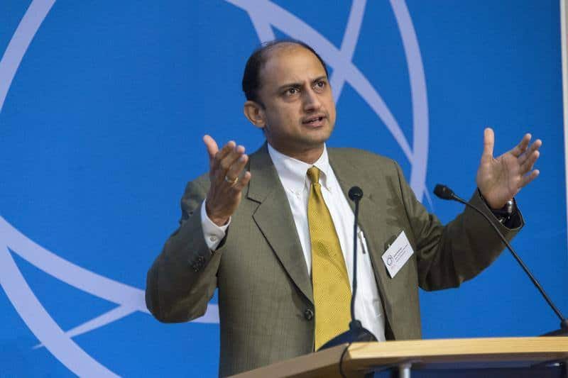 Viral Acharya resigns
