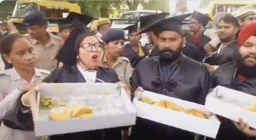 pakora protest
