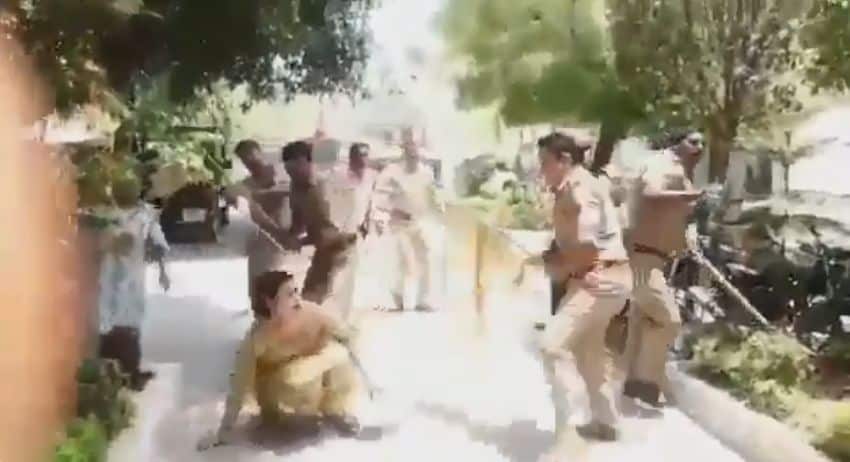 Meerut Cops lathicharge Transgenders